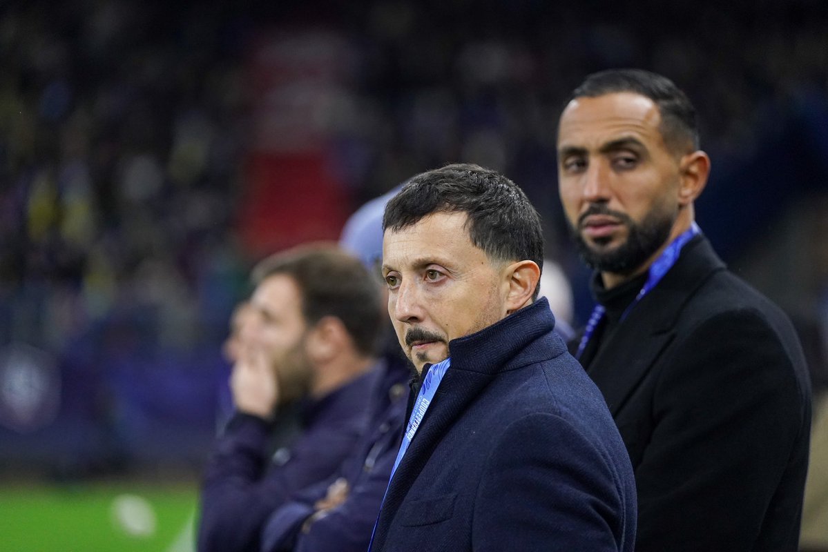 ActuFoot_'s tweet image. 🚨🚨 "𝗢𝗡 𝗩𝗔 𝗩𝗢𝗨𝗦 𝗘𝗡𝗖𝗢𝗨𝗥𝗔𝗚𝗘𝗥 !" 

"𝗜𝗡𝗧𝗘𝗥𝗗𝗜𝗖𝗧𝗜𝗢𝗡 𝗗𝗘 𝗣𝗘𝗥𝗗𝗥𝗘 𝗙𝗔𝗖𝗘 𝗔̀ 𝗥𝗘𝗡𝗡𝗘𝗦 !"

La réunion dirigeants-entraîneur-joueurs-supporters du côté de l’OM 𝗔 𝗗𝗨𝗥𝗘́ 𝟭𝗛𝟯𝟬 𝗘𝗧 𝗔 𝗘́𝗧𝗘́ "𝗣𝗟𝗨𝗧𝗢̂𝗧 𝗖𝗔𝗟𝗠𝗘" à la veille d’un…