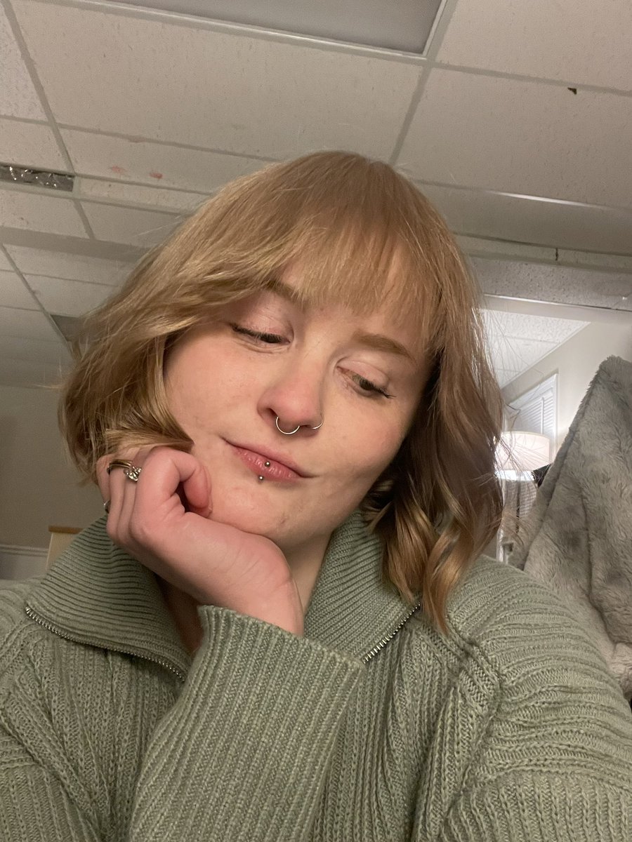 princess aurora 👑 tweet media