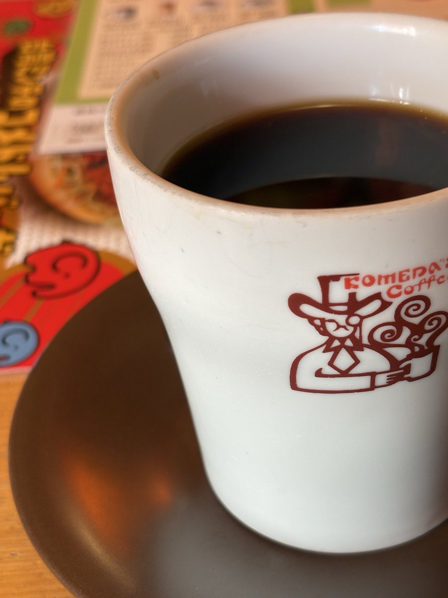 SIROSUKECHU2000's tweet photo. コーヒー頼んだら、カップのふちが黒く汚れてる！食洗機の垢なのかキズなのか？口付けるところに手入れが出来てない。これ、どう思う？ https://t.co/ExdCoKAK7X