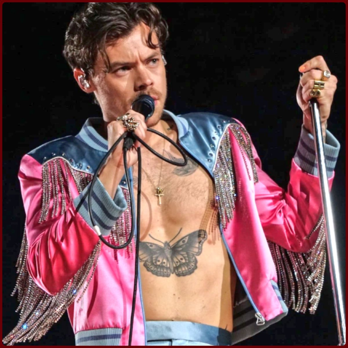 CemaPhoenix's tweet image. Happy (belated) Bday, @Harry_Styles! ❤️🪩🕺🎶

Ontem (1 de Fevereiro) o divo completou 32 anos. 🎂👏😻

#HarryStyles  #1D #HappyBirthday🎈
#GRAMMY  #HappyBirthdayHarry