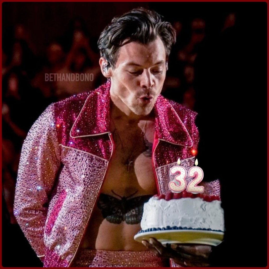 CemaPhoenix's tweet image. Happy (belated) Bday, @Harry_Styles! ❤️🪩🕺🎶

Ontem (1 de Fevereiro) o divo completou 32 anos. 🎂👏😻

#HarryStyles  #1D #HappyBirthday🎈
#GRAMMY  #HappyBirthdayHarry