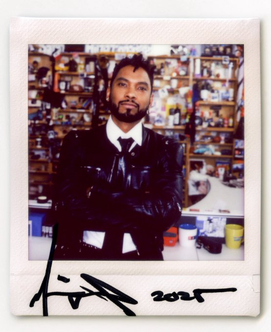 big_business_'s tweet image. 👤MIGUEL👤

📺TINY DESK CONCERT📺

🚨TUESDAY 12 PM EST🚨