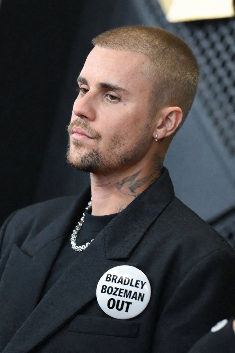 QsamaBJohnston's tweet photo. Justin Bieber wears “BRADLEY BOZEMAN OUT” pin at the 2026 Grammys ❤️ https://t.co/lALfUo7ii0