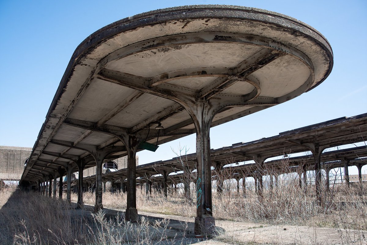 ExploresMr's tweet image. The grandeur of the long-abandoned Buffalo Central Terminal (Buffalo, New York), captured in the winter of 2024. It officially closed in 1979, ending 50 years of service as a major passenger rail hub. Today, it reminds us of what rail travel in the United States once was...