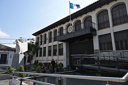 Un amparo de la Sala Sexta obliga al Colegio de Abogados a modificar en seis horas la convocatoria para elegir magistrados de la CC. El recurso fue presentado por Ricardo Sagastume Morales y Diego Sagastume Vidaurre.

#cang #Elecciones #CorteConstitucional #abogados
