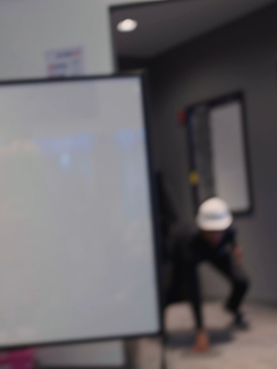 Th gentleman with the hard cap is Hornets head coach Charles Lee 😭
What's going on in Charlotte?