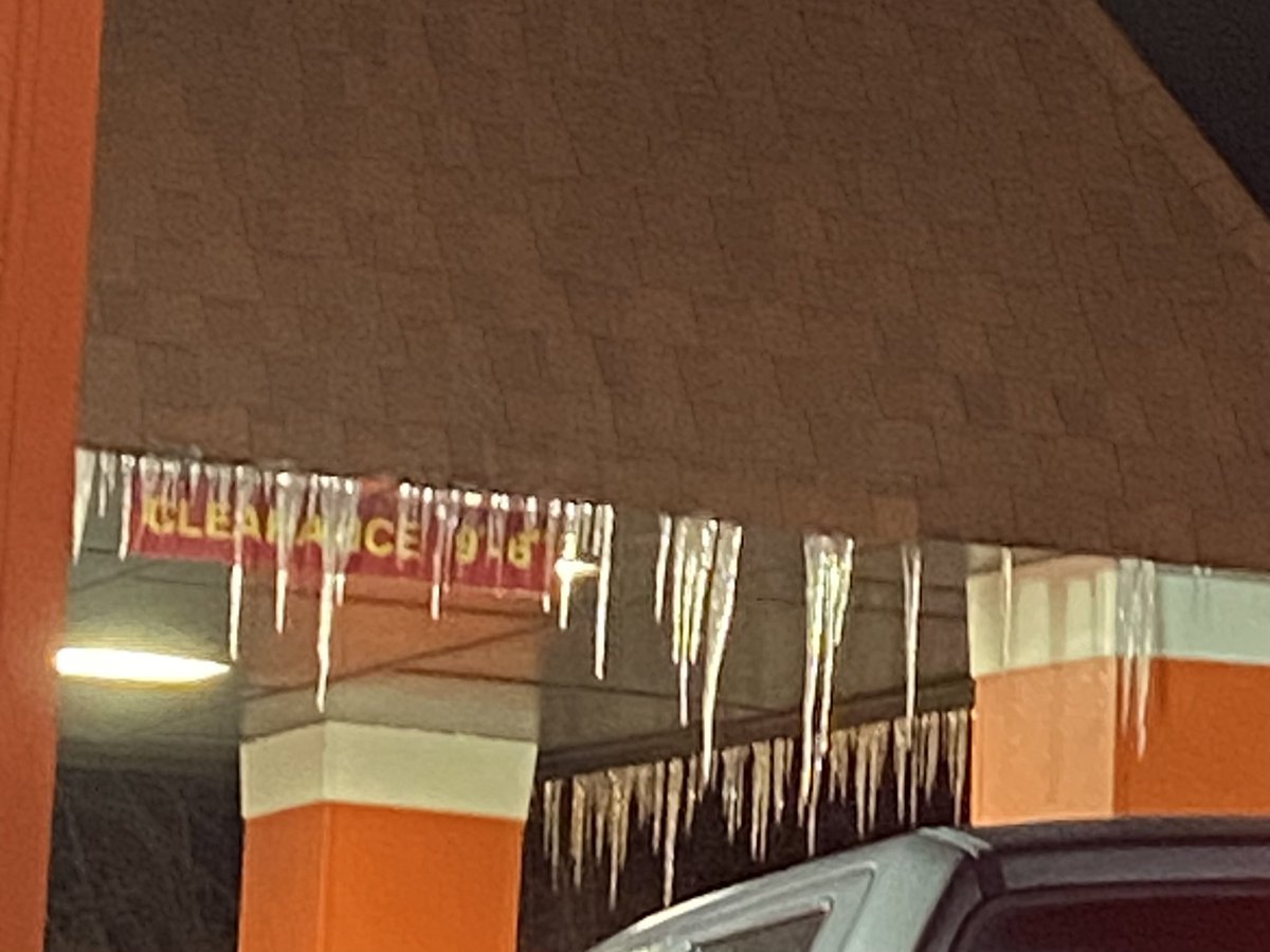 strangledmutt's tweet image. pretty ass drive thru taking 2 fucking hrs