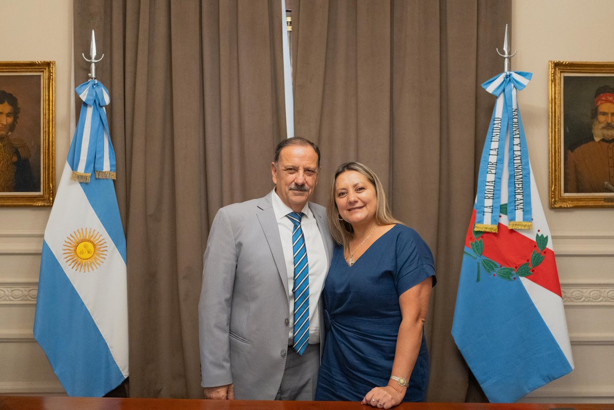 Me reuní con la intendenta de Vinchina, Adriana Arias, para retomar la agenda de trabajo y ordenar prioridades pensando en el año que tenemos por delante.

Conversamos sobre las obras planificadas y la importancia de avanzar en proyectos realizables, que no siempre son de gran