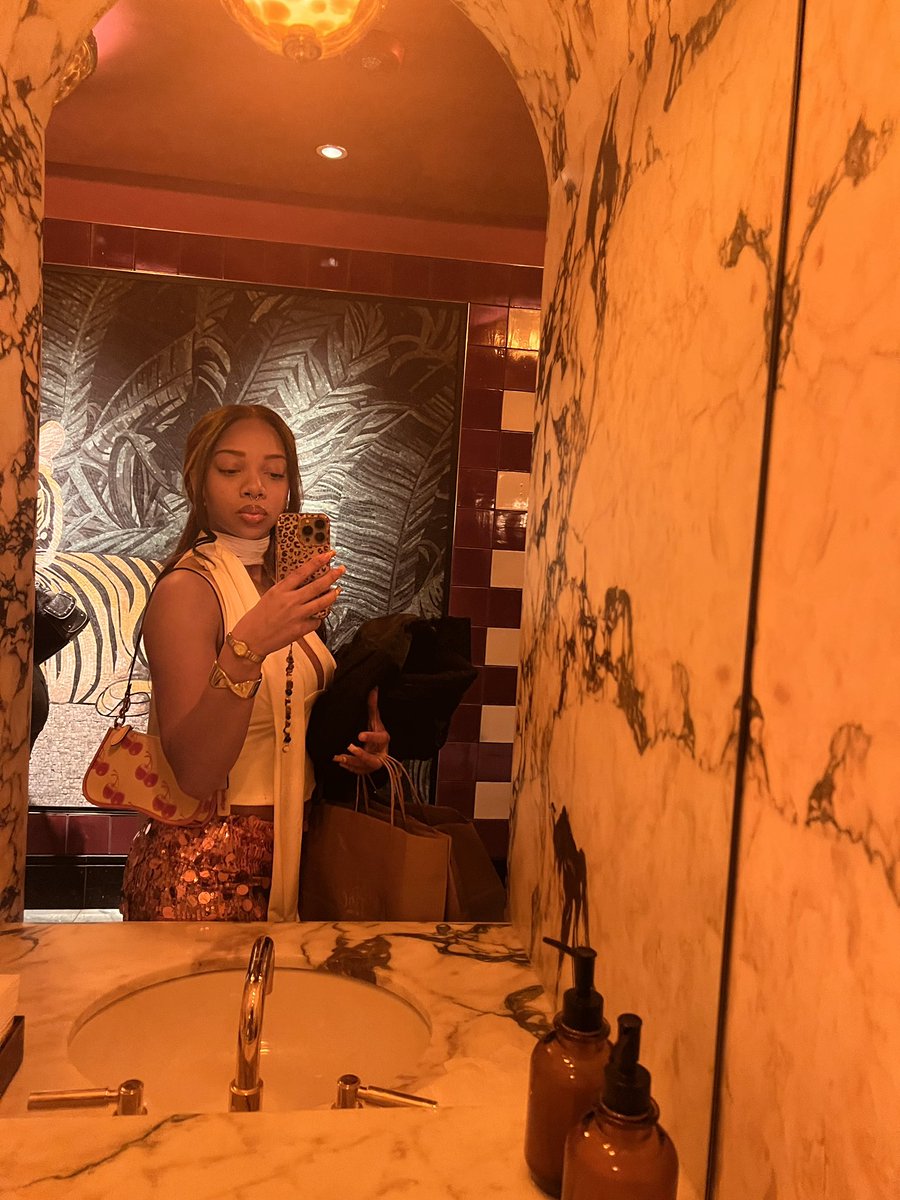 taliawazzhere's tweet photo. Girls Night🐅 @TheCryingTiger https://t.co/XQNjTeB791
