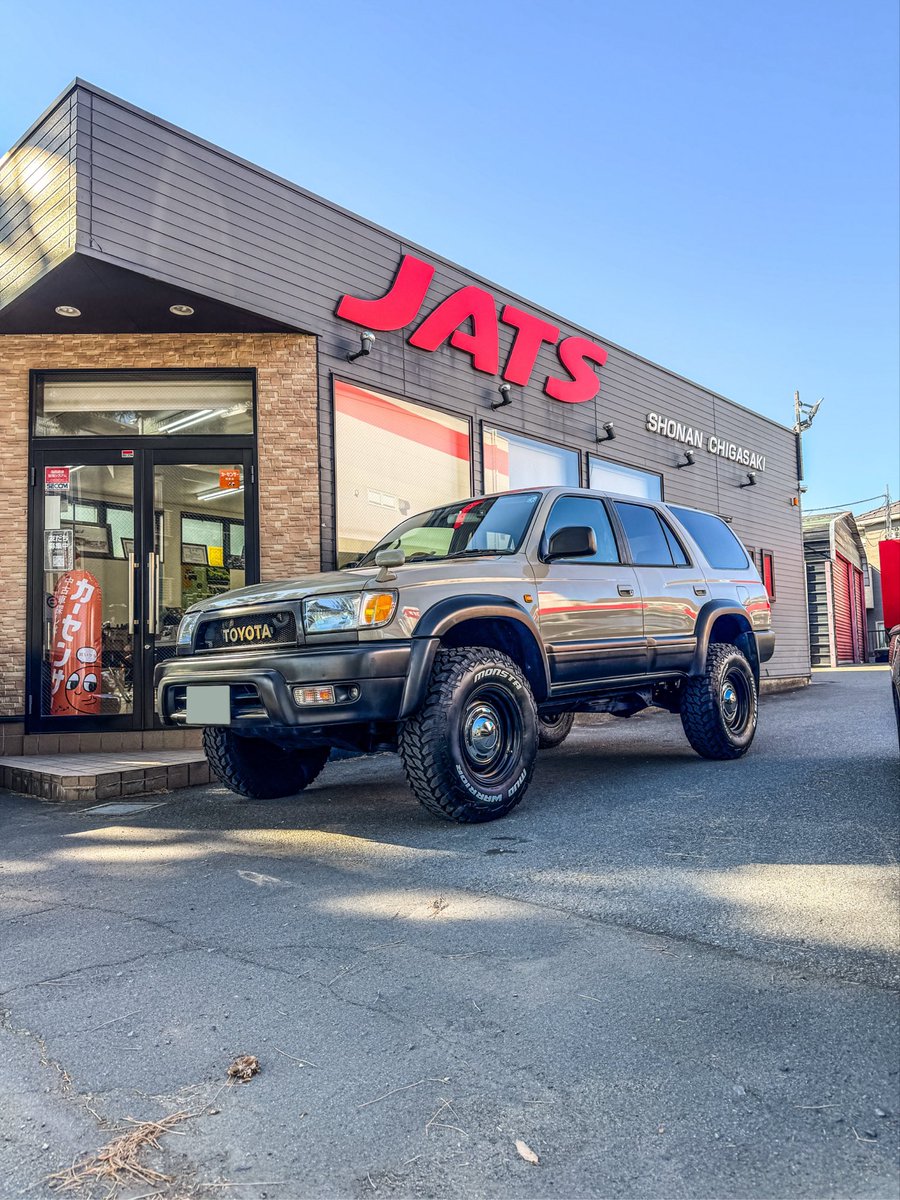 JATS_custom's tweet photo. ㊗️納車㊗️ありがとうございました！ベース車選びからカスタム、車検整備はジャッツにご相談くださいm(_ _)m
#ハイラックスサーフ #rzn185 #185サーフ #モンスタタイヤ #クリムソン https://t.co/aBgZVBS6wz