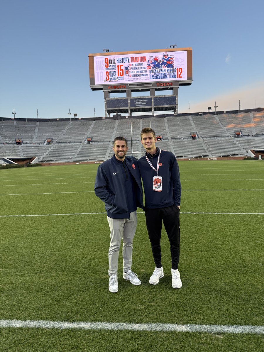 VanceFones's tweet photo. Blessed to have had a fantastic Junior day at Auburn this weekend! Thank you, @coachjbronowski, @CoachMajewski, and @CoachRJackson34, for the fantastic experience and the valuable information on all it takes to be an Auburn Tiger! https://t.co/6mdJp9tlqO