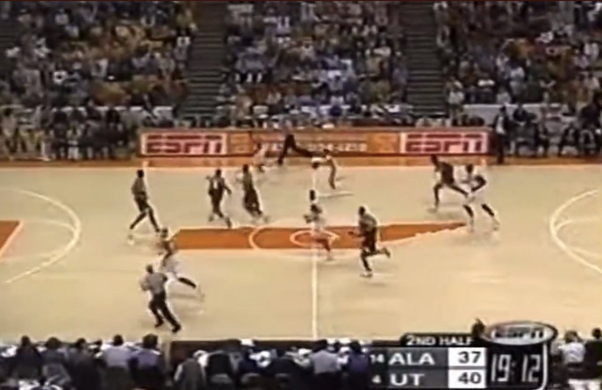 CHANNEL_TN_'s tweet photo. Would you want Tennessee to go back to this mid-court design? https://t.co/OWoRx2LT8l