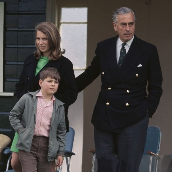 Ragged Trousered Philanderer tweet media