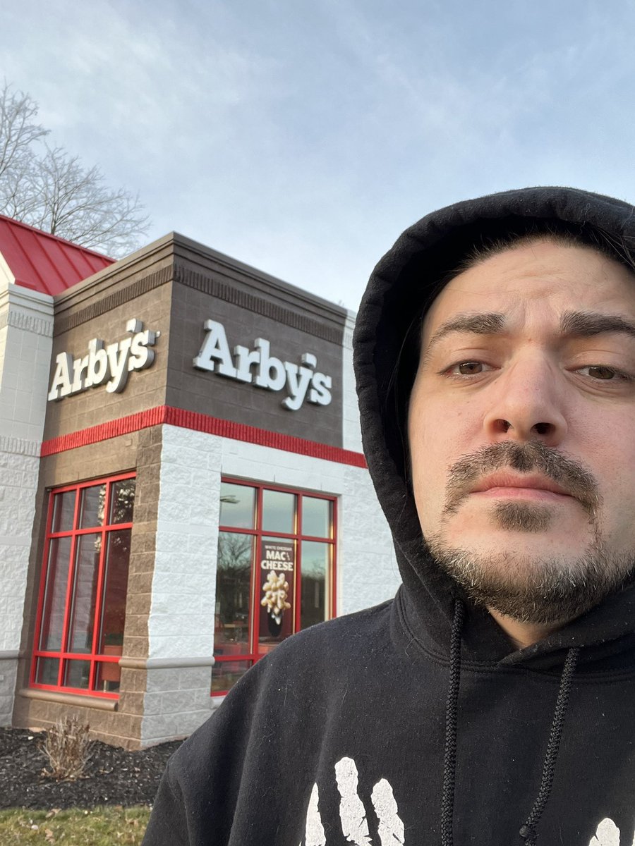 zvezda36's tweet photo. @Arbys just so you know, @pizzahut actually responds to their customers instead of leaving them out in the cold of a closed establishment https://t.co/uwqXI4zRaB