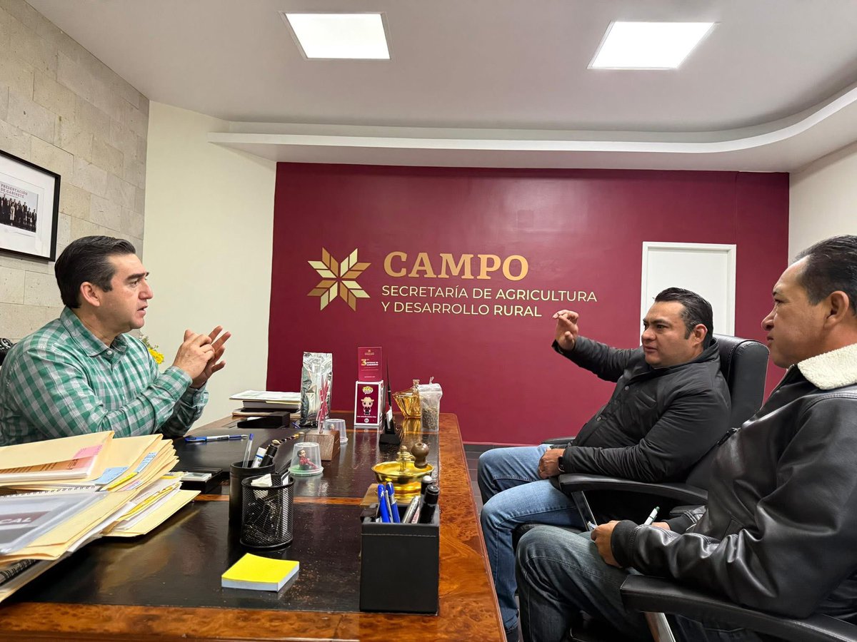 AgriculturaHgo's tweet photo. Seguimos trabajando con audiencias abiertas para atender de primera mano a las y los productores de Huehuetla, Metztitlán, Cuautepec y Tezontepec de Aldama, quienes fueron atendidos por nuestro titular, @GlezNapoleon, https://t.co/Xp4YlB2c6H