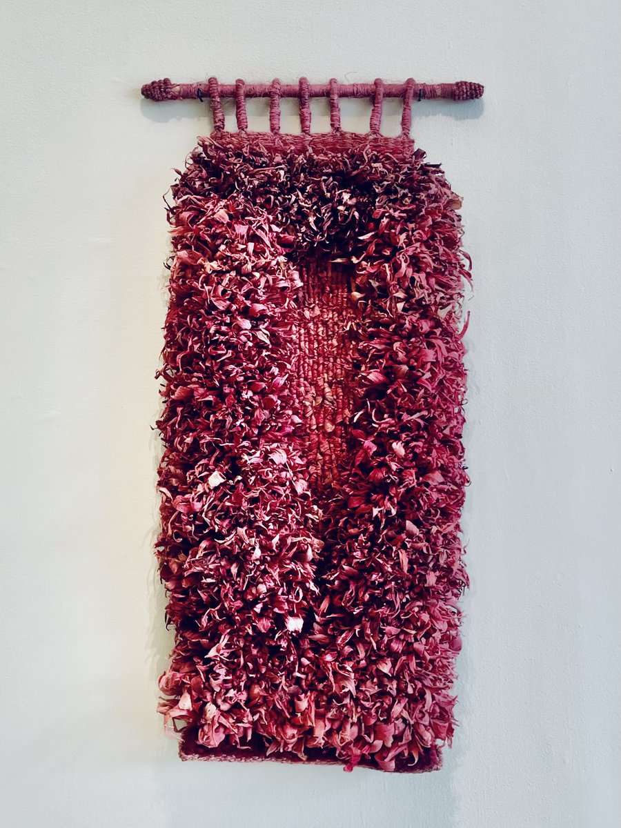 _MarianaE_'s tweet photo. Muy bien el #MUCA de la máxima casa de estudios, la UNAM, por presentar a #MartaPalau, transgresora y artista cuya obra implica el uso de materiales orgánicos y textiles increíbles. Me movió mucho conocer sus piezas, instalaciones, notas y cuadernos de dibujo. https://t.co/yYG0pwczpt