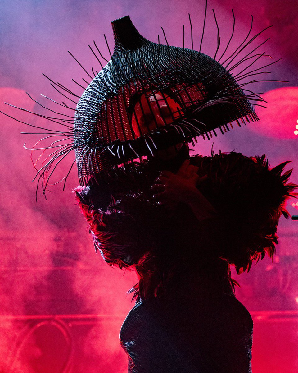 ㊗️ #GRAMMYs ／／ #レディー・ガガ 授賞式のパフォーマンスでは