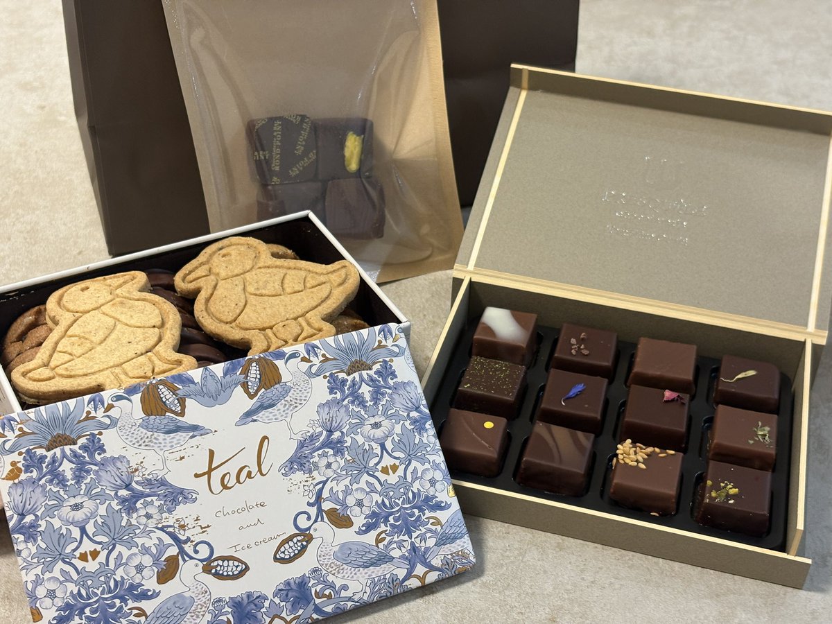shimazusanae's tweet image. ゲットした品です🍫
一個売りしているチョコもあって
少しずつ食べるのが楽しみです。
#プレスキルショコラトリー #teal #ロンポワン