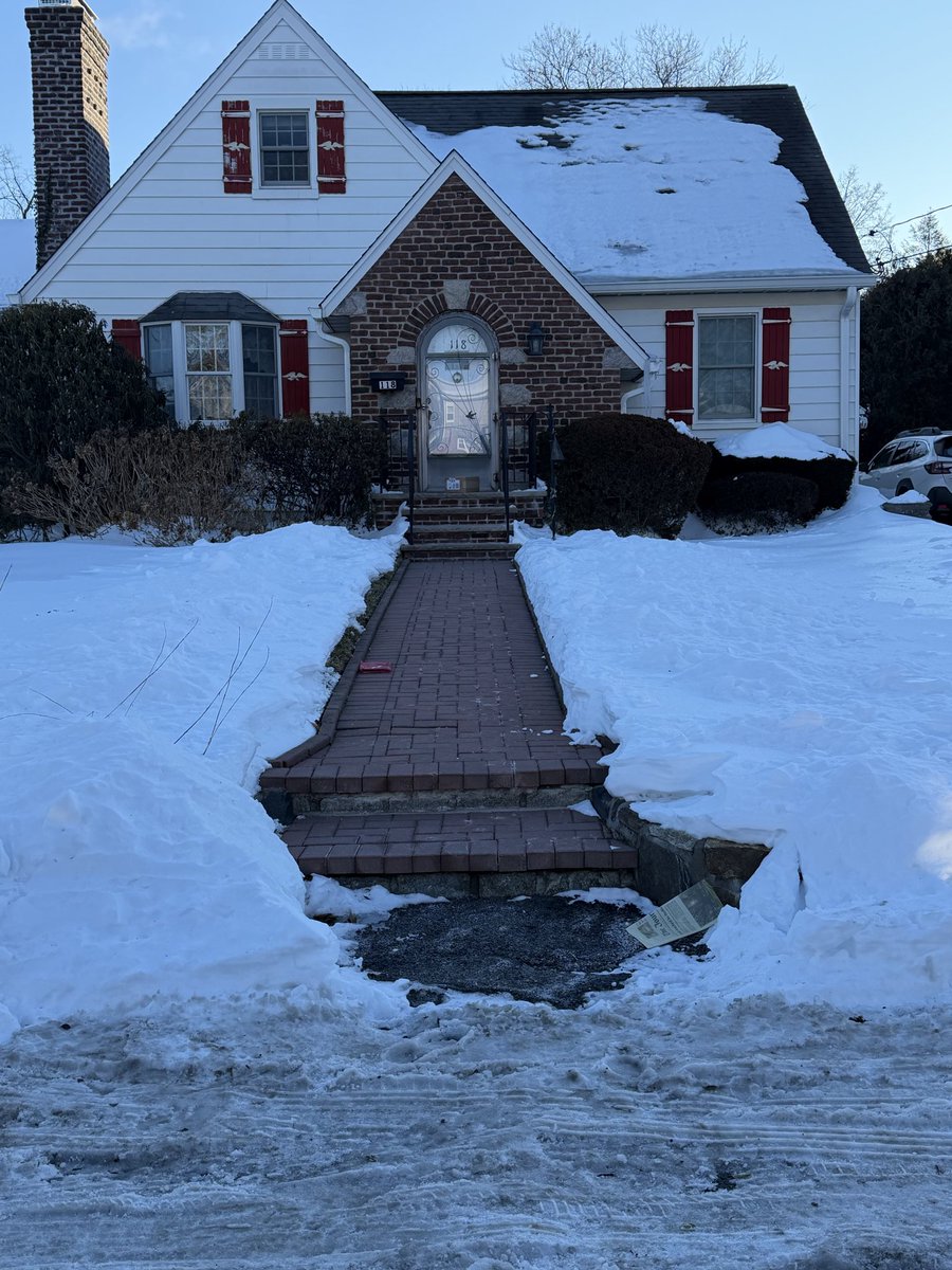 T_MaC53's tweet photo. @USPSHelp I don’t know why USPS ever agreed to deliver @amazon on Sundays, b/c at least for me, I don’t get them &amp; then get a bs excuse that my home/driveway wasn’t accessible even though Amazon was able to deliver earlier in the day. LIARS @AmazonHelp https://t.co/7Vl7KOagIL