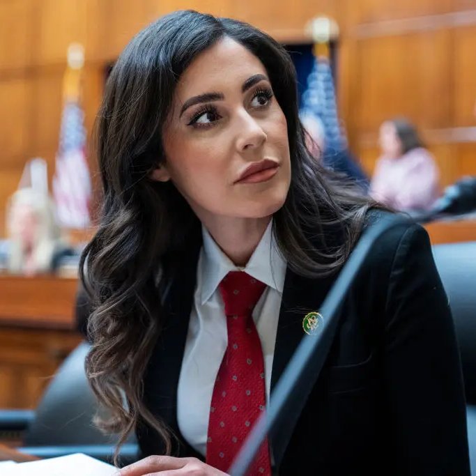 EricLDaugh's tweet image. 🚨 BREAKING: Rep. Anna Paulina Luna reveals Senate Leader John Thune is moving toward NUKING THE ZOMBIE FILIBUSTER to pass the SAVE Act — following a meeting with President Trump

In exchange, Luna and Rep. Tim Burchett are backing the funding bill advancing

A "standing…