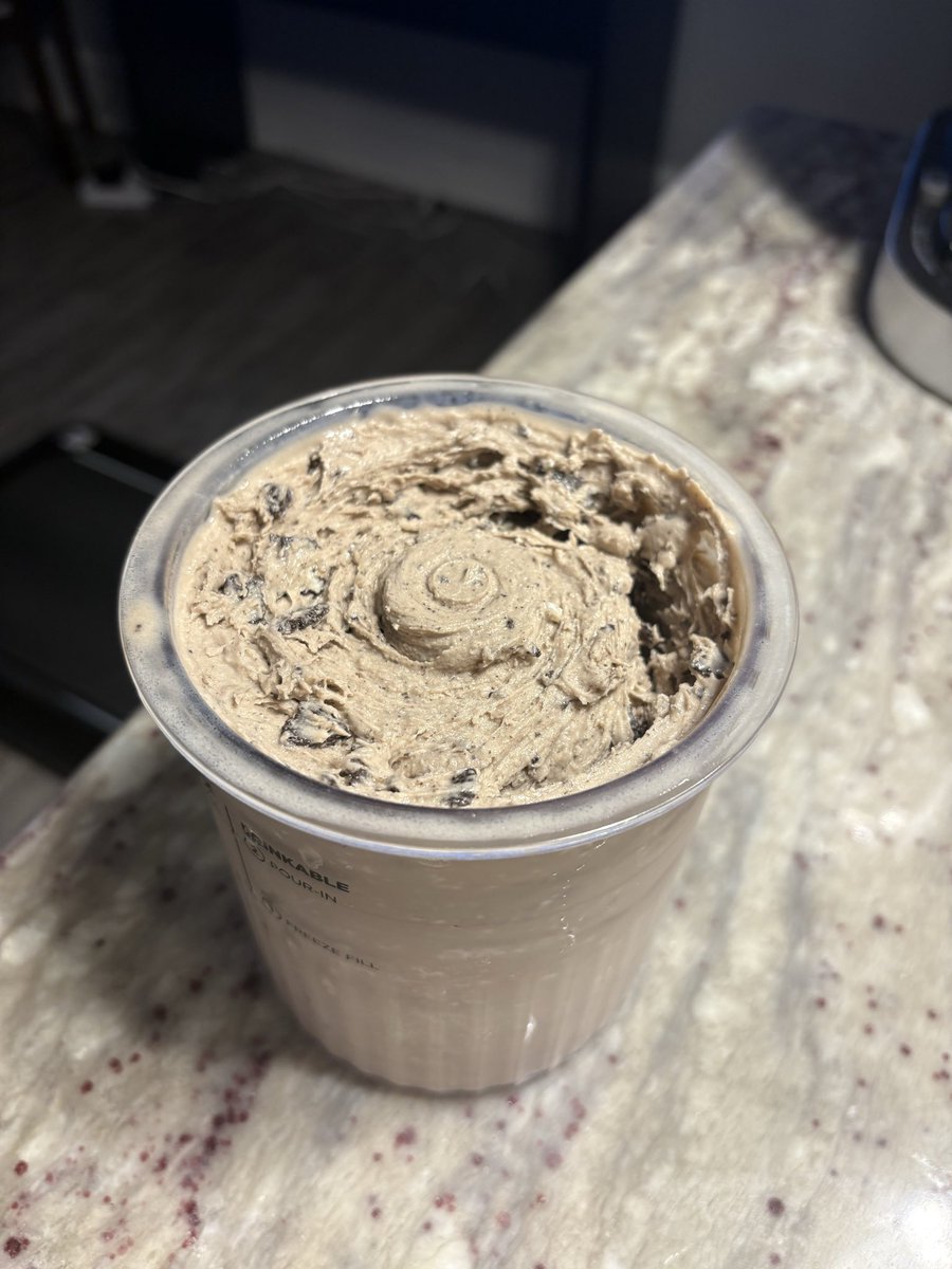 DeanTTraining's tweet image. I will post this recipe EVERY DAY if that’s what it takes to make the masses aware

- 240ml Fairlife Skim Milk
- 240ml Almond Milk Unsweetened Vanilla
- 51g True Nutrition Cookies N Cream Egg White Protein
- 30g Oreos Cookies N Creme Pudding Mix
- 4 Oreo Thins
- 2g Xanthan Gum