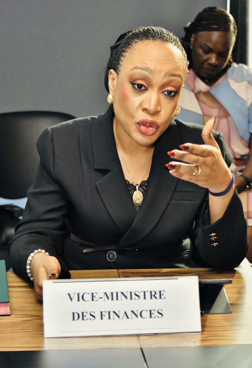 HonGraciaYamba's tweet photo. 🇨🇩🤝🇫🇷 Coopération RDC–France | Signature du 2ᵉ protocole stratégique

Ce 2 février 2026 à Kinshasa, j’ai procédé, en ma qualité de Vice-Ministre des Finances de la République Démocratique du Congo, à la signature du deuxième Protocole d’Entente entre la RDC et la France, aux côtés de la Ministre déléguée française chargée de la Francophonie et des Partenariats internationaux, Madame Eléonore Caroit.

Cet accord s’inscrit dans la continuité du partenariat engagé en 2021, qui a permis de mobiliser plus de 550 millions d’euros en faveur de projets structurants. Il vise à renforcer une croissance inclusive et à accompagner la RDC sur la voie de l’émergence à l’horizon 2030.

Aligné sur les priorités nationales, notamment le PNSD 2024-2028, le programme soutenu par le FMI et la transition écologique, ce partenariat porte sur des secteurs clés : énergie et infrastructures, éducation et formation, santé publique, culture et entrepreneuriat, avec l’appui de l’Agence Française de Développement (AFD).

Cette signature marque une étape importante dans le renforcement de la coopération RDC–France, au service de résultats concrets et durables pour l’amélioration des conditions de vie de nos populations.
@Presidence_RDC 
@PrimatureRDC 
@financesrdc 
@Com_mediasRDC 
@MinDiasporaRdc 
@CaroitEleonore 
@AFD_France