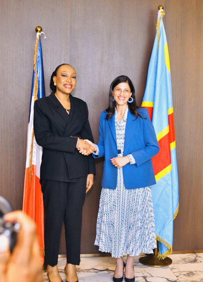 HonGraciaYamba's tweet photo. 🇨🇩🤝🇫🇷 Coopération RDC–France | Signature du 2ᵉ protocole stratégique

Ce 2 février 2026 à Kinshasa, j’ai procédé, en ma qualité de Vice-Ministre des Finances de la République Démocratique du Congo, à la signature du deuxième Protocole d’Entente entre la RDC et la France, aux côtés de la Ministre déléguée française chargée de la Francophonie et des Partenariats internationaux, Madame Eléonore Caroit.

Cet accord s’inscrit dans la continuité du partenariat engagé en 2021, qui a permis de mobiliser plus de 550 millions d’euros en faveur de projets structurants. Il vise à renforcer une croissance inclusive et à accompagner la RDC sur la voie de l’émergence à l’horizon 2030.

Aligné sur les priorités nationales, notamment le PNSD 2024-2028, le programme soutenu par le FMI et la transition écologique, ce partenariat porte sur des secteurs clés : énergie et infrastructures, éducation et formation, santé publique, culture et entrepreneuriat, avec l’appui de l’Agence Française de Développement (AFD).

Cette signature marque une étape importante dans le renforcement de la coopération RDC–France, au service de résultats concrets et durables pour l’amélioration des conditions de vie de nos populations.
@Presidence_RDC 
@PrimatureRDC 
@financesrdc 
@Com_mediasRDC 
@MinDiasporaRdc 
@CaroitEleonore 
@AFD_France