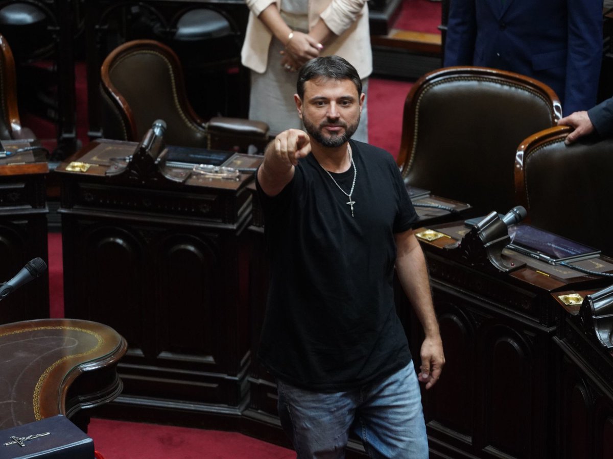 <a href="/JuanGrabois/">Juan Grabois</a> <a href="/jorgemacri/">Jorge Macri</a> 500 LIKES ACÁ SI BANCAS A GRABOIS Y TE PUDRISTE DE LOS MACRI
