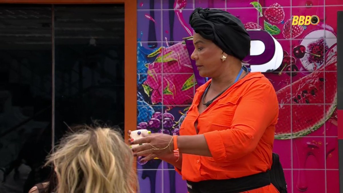 canalantenados's tweet image. 🔥 Marciele: "Alguém quer comer minha goiabada? Aqui cada um sabe o que faz. Não preciso de ninguém dizendo o que precisa fazer."

Solange: "Tanto não precisa, que eu não disse. Eu não me meti. Comentei porque não sabia. Você é maior de idade e sabe o que faz da sua vida. Se…