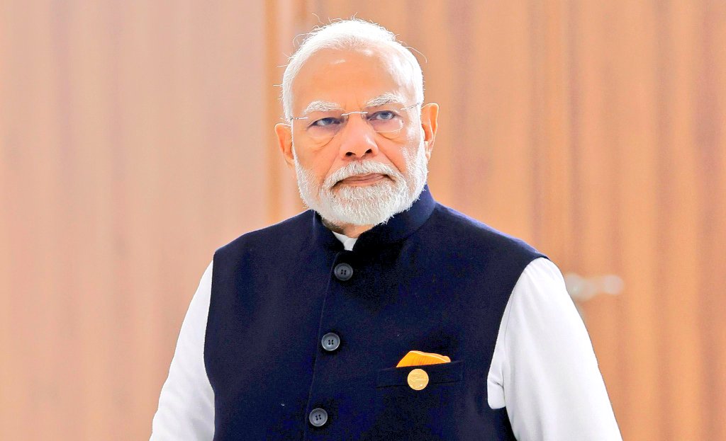 JUST IN:

India cuts US tariffs to 0%
Stops buying Russian oil

In return, United States cuts tariffs only 25% → 18%

So this is the “deal”?

Narendra Modi surrendered.
Donald Trump won.

56 inch chest turned out to be a fuse wire.