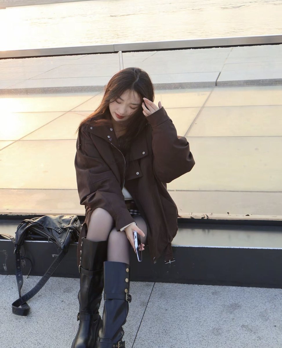 网友投稿 又是前女友的长靴
#靴子 #靴女 #骑士靴 #烟筒靴 #长靴 #长筒靴 #恋靴 #靴 #鞋底 #筒靴  #高跟鞋 #女性崇拜