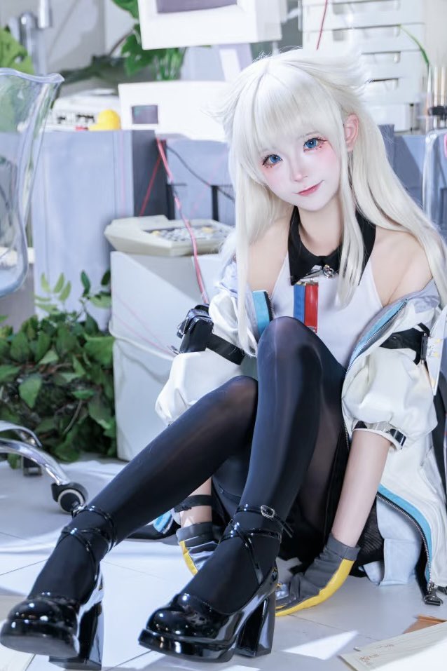 ainibug's tweet photo. 现在开放寒假漫展的预定~名额不多
发货时间在年前+初一至初三~
预定定制的 保证过年期间能收到

掉落的会在年前上架
发货时间大概率在年后

（有没有在玩终末地的朋友哈哈）
#漫展 #cos #原味 #足控 https://t.co/CUaIFn4IwH