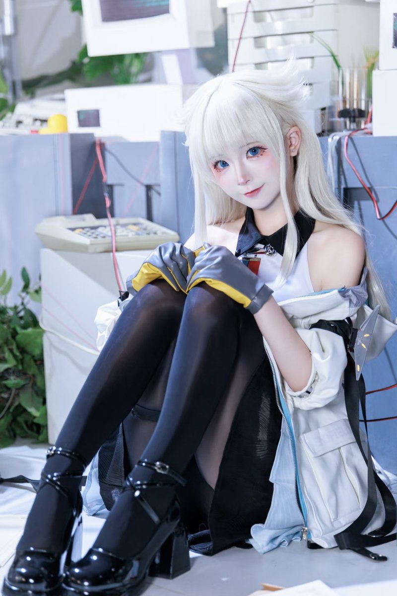 ainibug's tweet photo. 现在开放寒假漫展的预定~名额不多
发货时间在年前+初一至初三~
预定定制的 保证过年期间能收到

掉落的会在年前上架
发货时间大概率在年后

（有没有在玩终末地的朋友哈哈）
#漫展 #cos #原味 #足控 https://t.co/CUaIFn4IwH