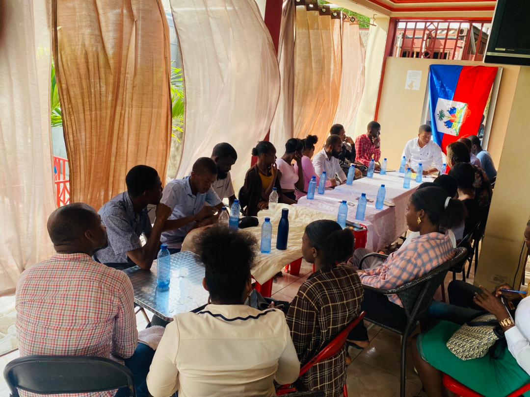 Elit politik ak sosyal peyi a deside rapwoche Prezidan lakou Kasasyon an ki se Majistra Jean Joseph LEBRUN kote li dakò pou dirije tranzisyon an. FOJ salye desizyon sa. Viktwa sa se viktwa majorite a nan popilasyon an kite mande pou nou ale nan Lakou Kasasyon. Viktwa Pèp la !