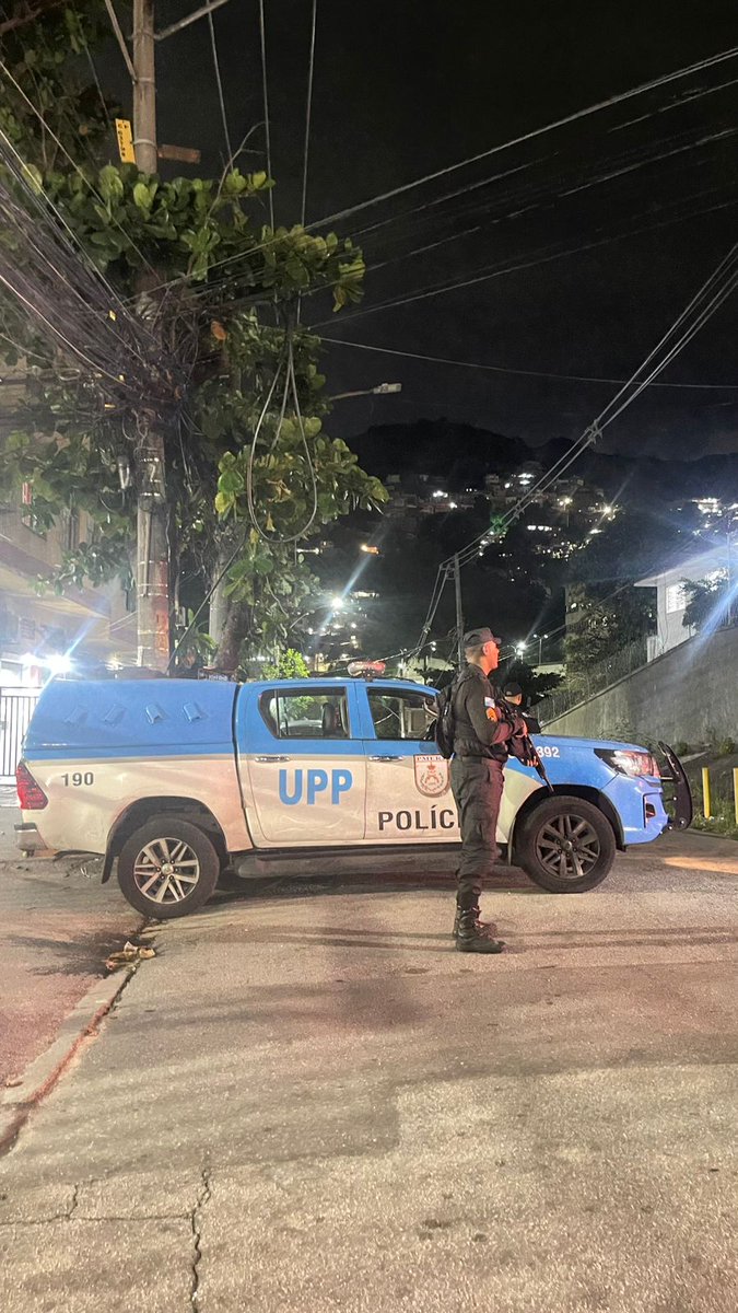 PMERJ's tweet photo. Policiamento da #UPPLins reforça a segurança nas ruas Heráclito Graça com César Zama, garantindo mais tranquilidade e proteção para moradores e visitantes da região. https://t.co/Ul7lUJk7AW