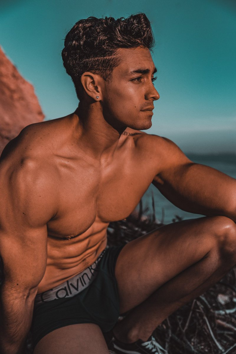 diegoeXobar's tweet photo. It’s a hot winter out here in LA 
#pride #muscle https://t.co/dx8F6n8ET1