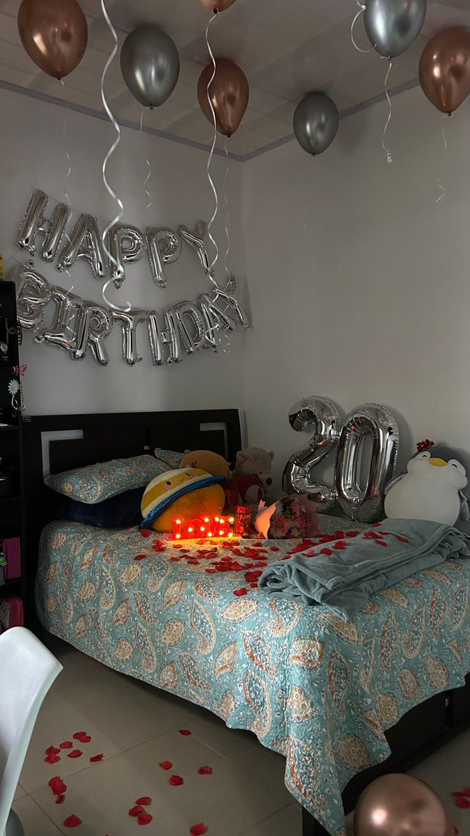_daniidaniela's tweet photo. también lo voy a subir aquí, porque mi novio habló con mis mejores amigas, que casi ni les hablaba para hacerme esto😭😭 https://t.co/pY75A75zs6