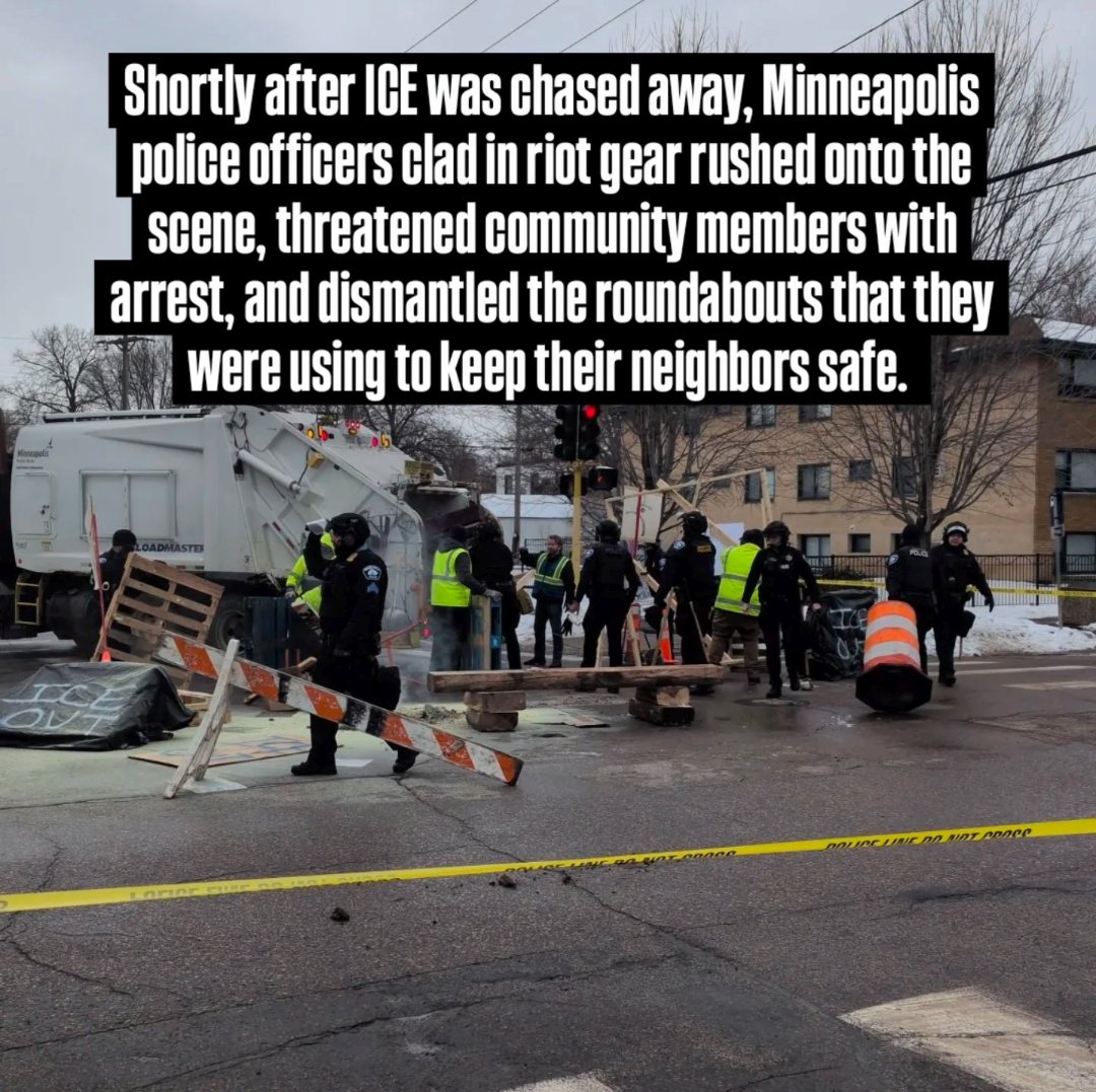 mpls_spring's tweet image. NEWS FROM THE BARRICADES:

Today, hundreds of community members were able to safely pass through the filter blockade. When ICE Agents tried, they were repelled. 

For a free Minneapolis, For one another.