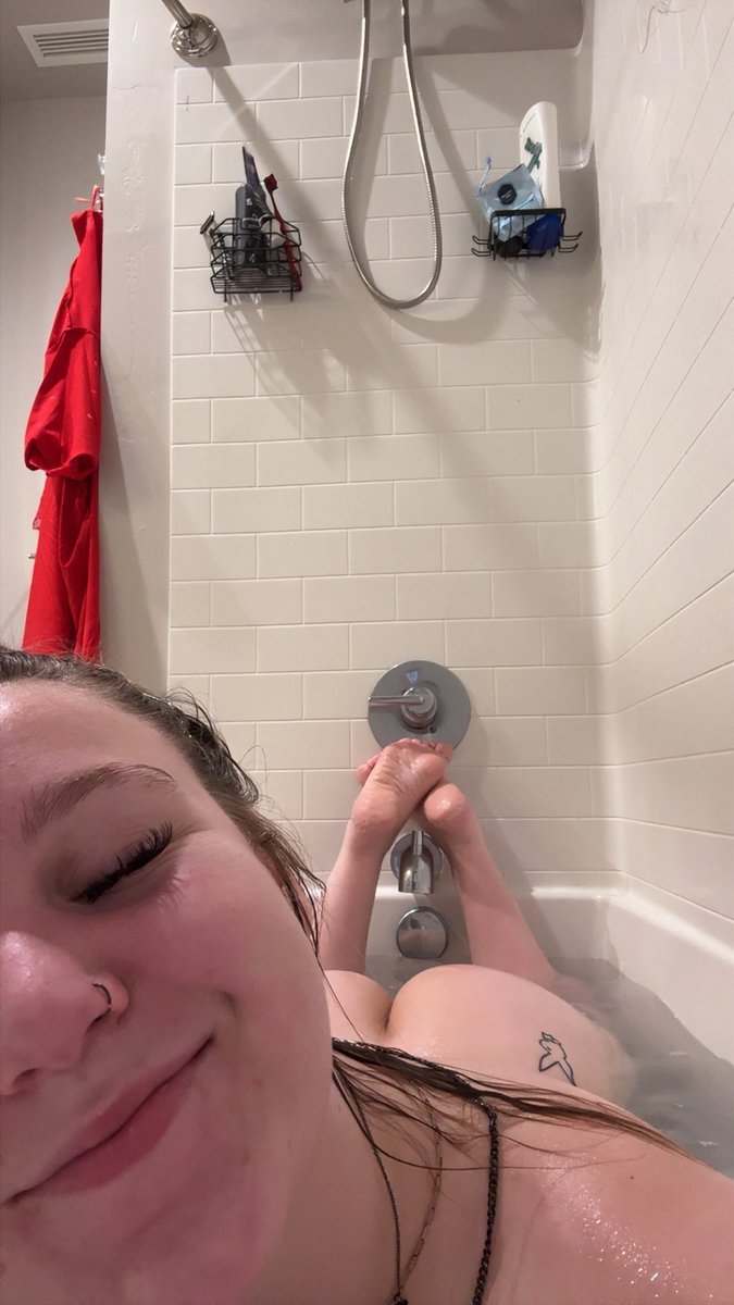 4everplayboy's tweet photo. Come hangout on live with with tomorrow ;) 

3pm MDT https://t.co/LC9eHnSYp9 https://t.co/BZf1RQG8HG