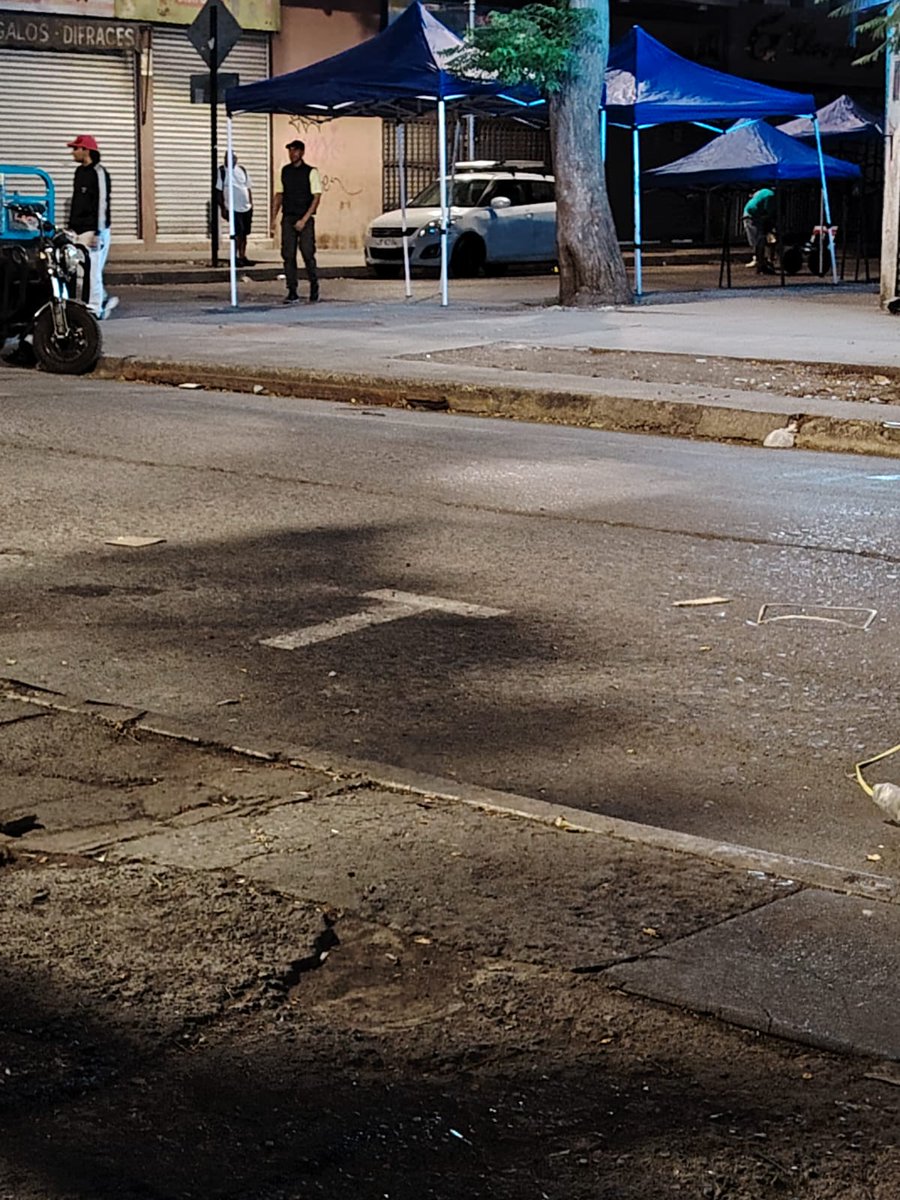 MARTYTABILO1's tweet photo. Que son estas marcas en calle Gorbea / Conferencia?  @desbordes @Muni_Stgo #meiggs #barriomeiggs https://t.co/QHIVuZfNXh