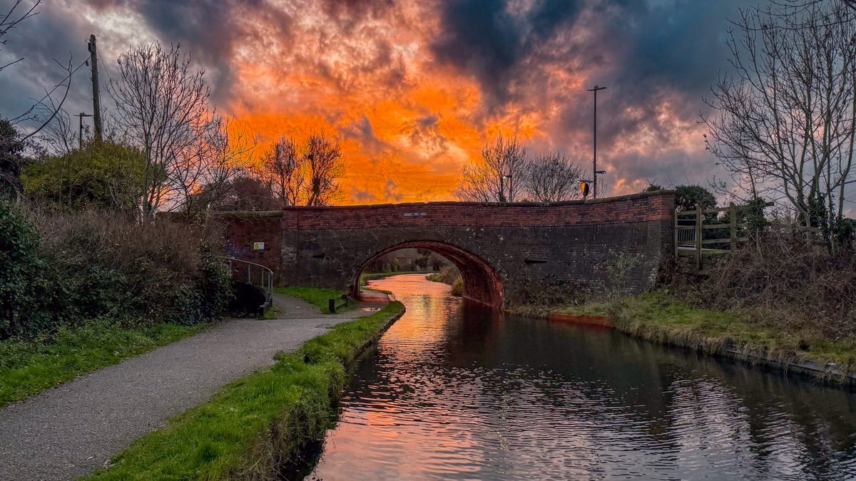 stevebates's tweet photo. If you've not discovered it already, please checkout my website at https://t.co/DXIxP4G3Wi for all our boating photos
#BoatsThatTweet #KeepCanalsAlive #LifesBetterByWater #FundBritainsWaterways https://t.co/CGrQTJSlQl