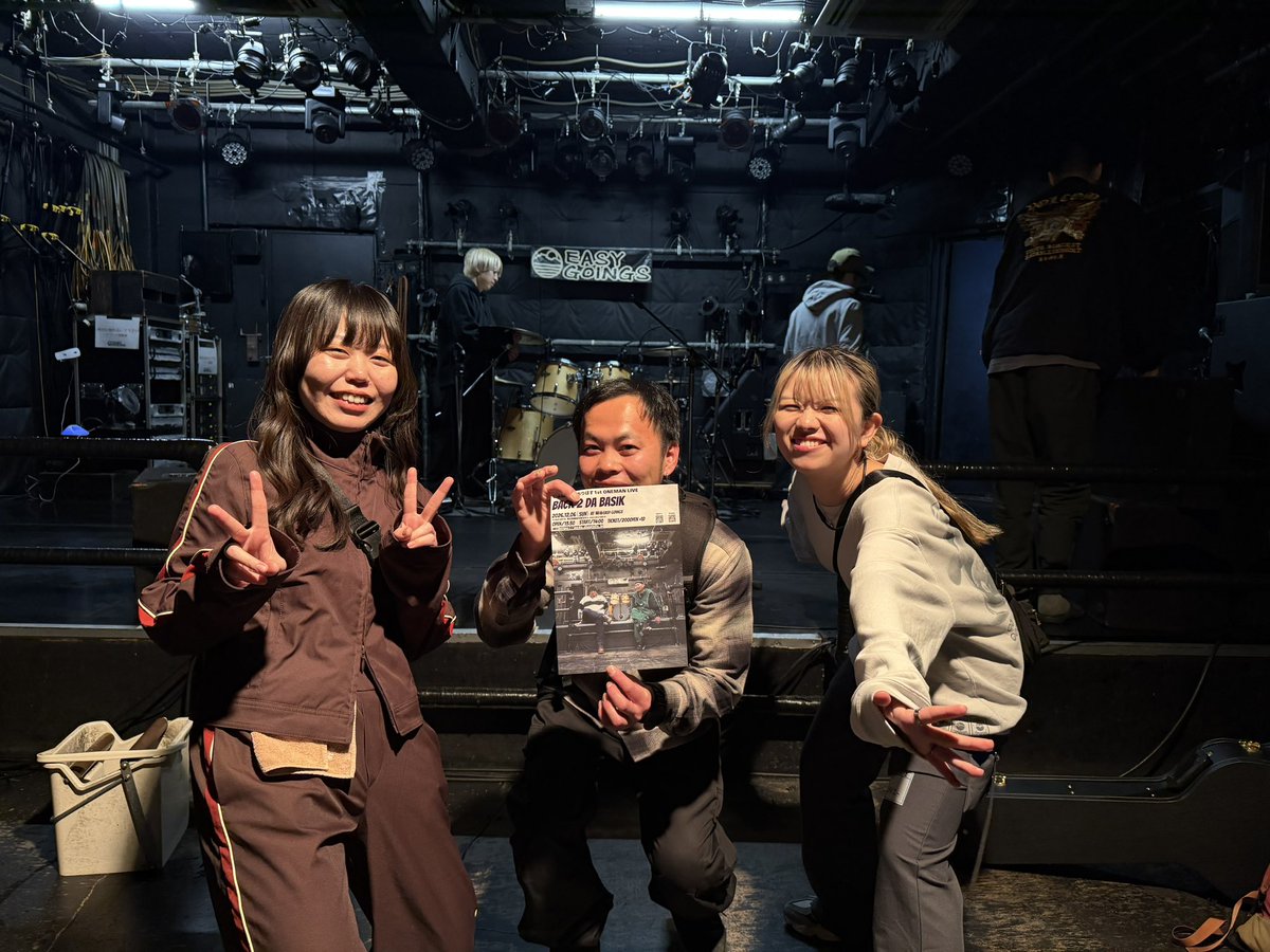 チラシ配りまスティーロ大作戦！①

その日の出演者さんや、
出会った方と一緒に写真を撮らせていただきます！
チラシ配りまスティーロ大作戦、
記録として残していきます！

同じ網の肉初回でもご出演頂きましたキューアンドエーのお二人と！
今回もめちゃ素敵なライブでした🥁🎹