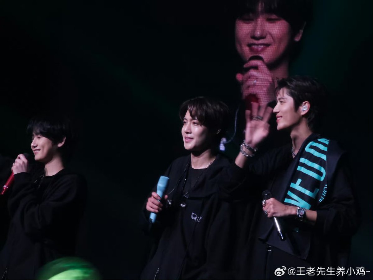 ThankyusArg1's tweet photo. [ FOTOS ] FIVE 0 ONE TOUR WORLD 20TH ANNIVERSARY HONG KONG  💛🥰💚

Hermosos !! Kim Kyu Jong y  Heo Young Saeng   Kim Hyuj Joong  🥰💚💛
@kyujongthecnt  
@mystyle1103
@khj_heneciatwt

#SS501 #Five0one #Kimkyujong 

[Creditos : As Tagged  / Posby  @ThankyusArg1] https://t.co/DU0INquTq3