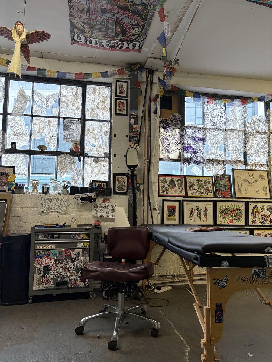 mexicnwillbyers's tweet image. ~~tattoo artist x florist ~~

#byler smau