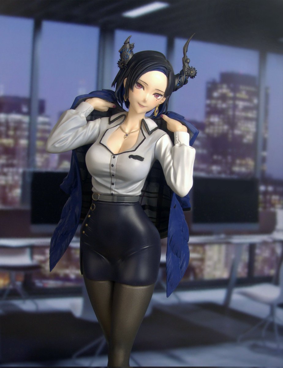 Nerissa office lady figure is finished! The garage kit will be