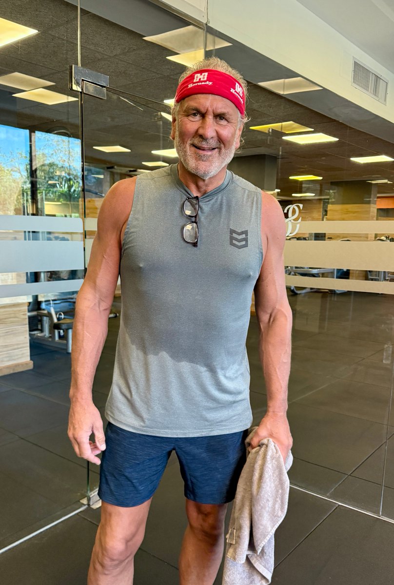 JimShockey_'s tweet photo. Healthy body = healthy mind!
Writing the sequel to CALL ME HUNTER from 4 AM to noon everyday. Sometimes I start earlier.
Then sun and relaxation for three hours.
Then workout for 1 1/2 hours.
Then “sundowners” (sometimes I start earlier)!!!!
#mtnops https://t.co/Cz8ER1zuyQ