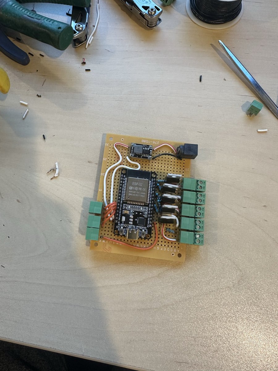 iamashm's tweet photo. Pretty sure the last time I soldered a perfboard Radio Shack was still in business. #StillGotIt https://t.co/aS2pWgCDnJ