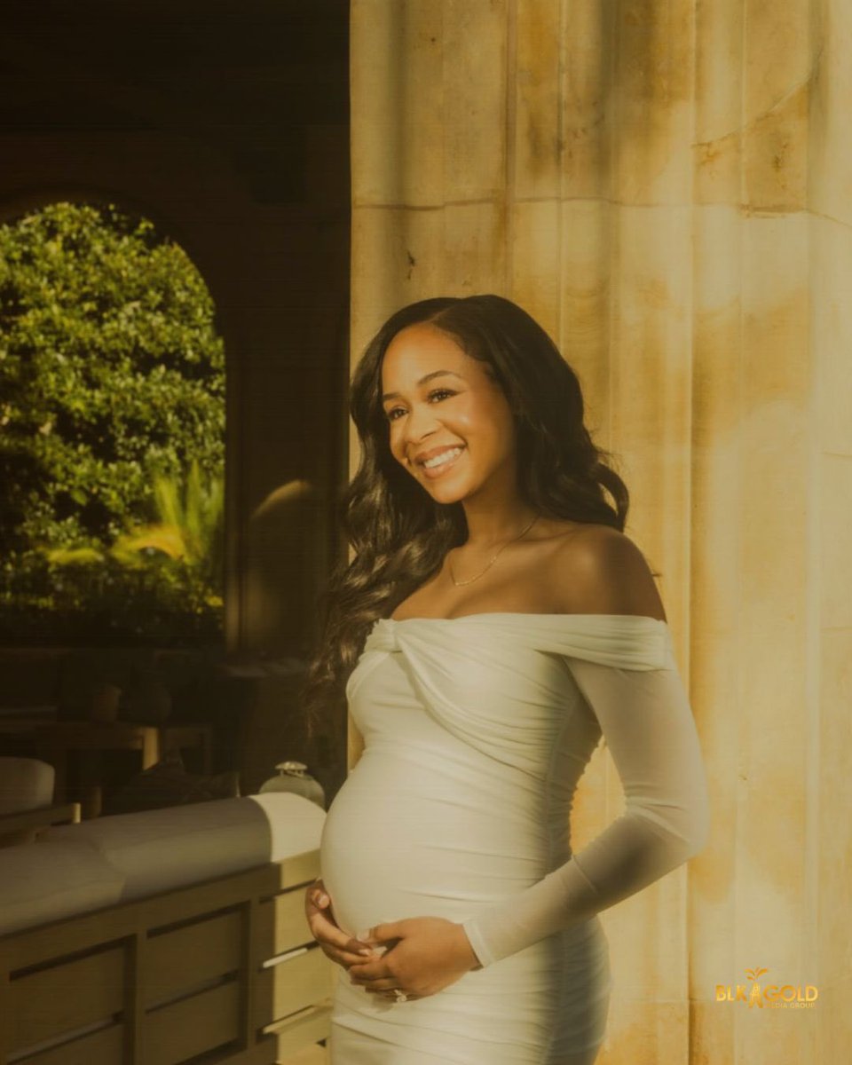 BlkgoldTV's tweet image. Congrats to Jasmin Lawrence and Eric Murphy!💛
 #EddieMurphy and #MartinLawrence as grandparents is the #BlackExcellence we didn’t know we needed.