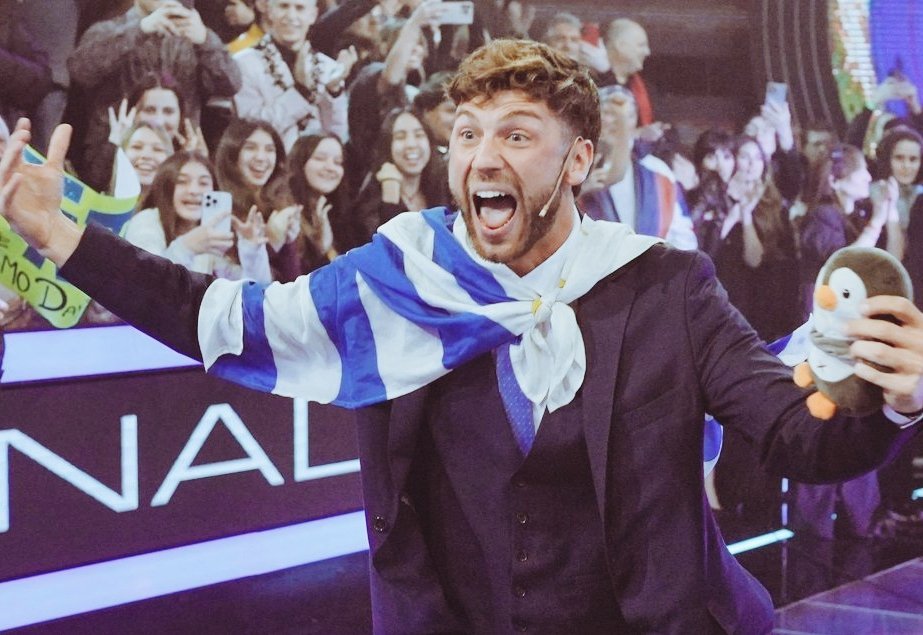 <a href="/TatoAlgorta/">Tato</a> <a href="/GranHermanoAr/">Gran Hermano</a> <a href="/telefe/">telefe</a> "Gente, salgan de la zona de confort, la felicidad está ahí. Vayan por lo que sueñan, vayan por lo que quieren. Sean muy felices y hagan, hagan, hagan... y cáguense en la opinión de los demás. Mientras no le hagan mal a nadie, sean fieles a sí mismos."
Felicidades <a href="/TatoAlgorta/">Tato</a>