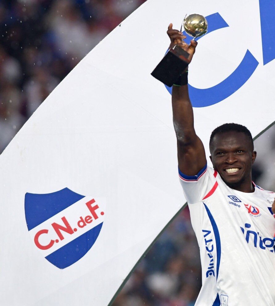 Llegó sin muchas luces, no fue el más habilidoso ni el más técnico pero la que tenía que meter, la metió

Un TIPAZO con un físico envidiable que debería ser ejemplo en Los Céspedes

Ninguneado de más, pero aún así encontró su lugar en el club y tuvo siempre una entrega digna de